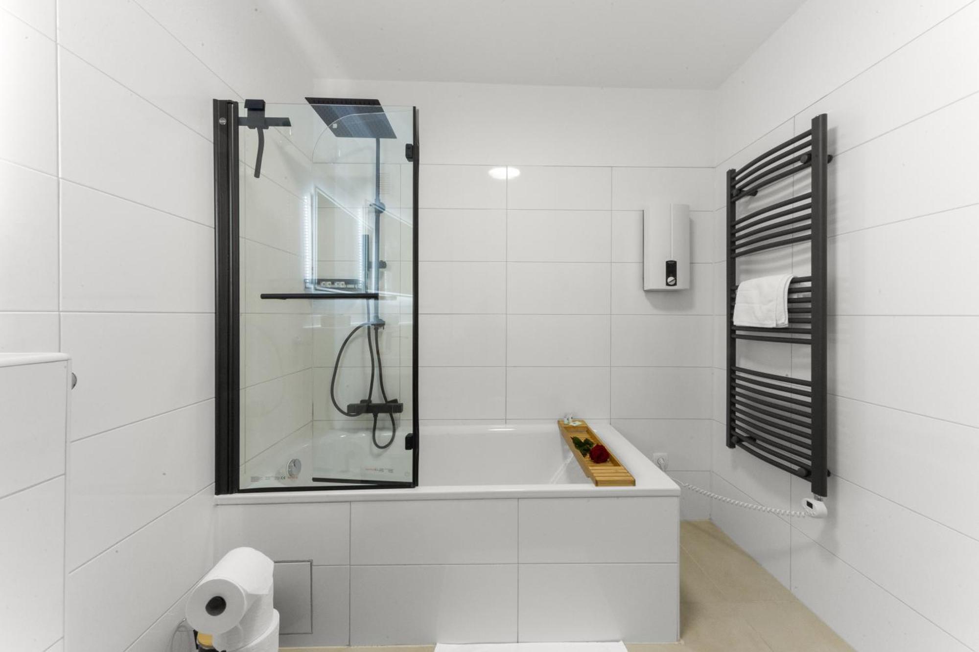 Vinful: Premium-Apartment Mit Balkon Und Parkplatz Muelheim an der Ruhr Exterior photo